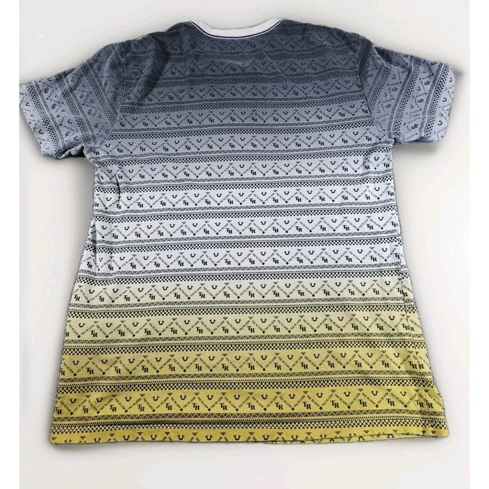 True Religion T-Shirt Mens Medium Grey Yellow Gradient Logo Print Short Sleeve